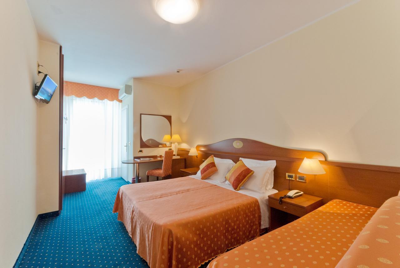 Hotel Montecarlo Bibione Exterior foto